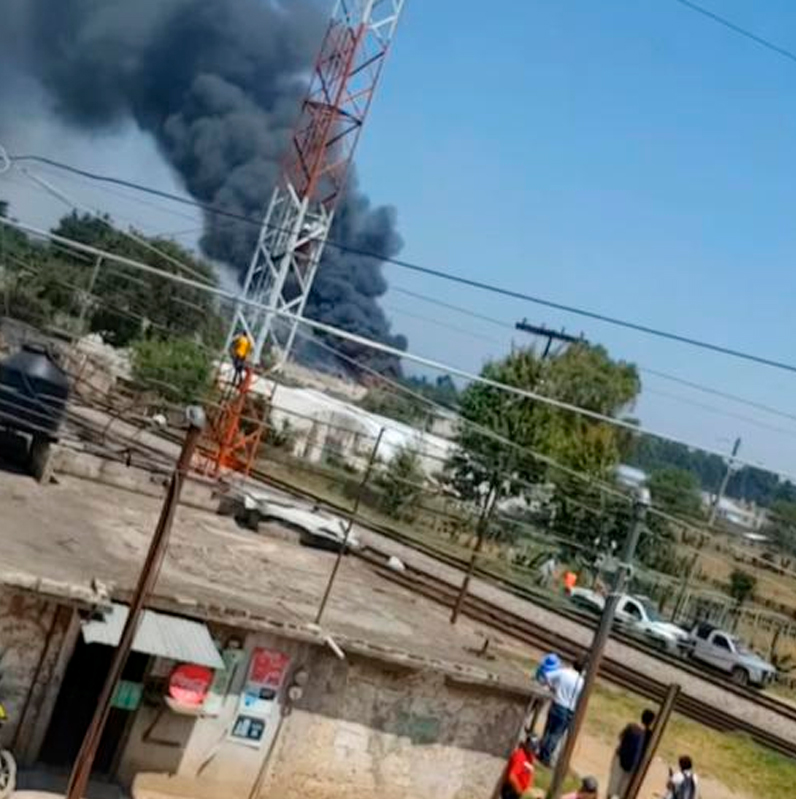 ¡Fuego en Las Vigas! Arde planta y evacuan a 50 obreros