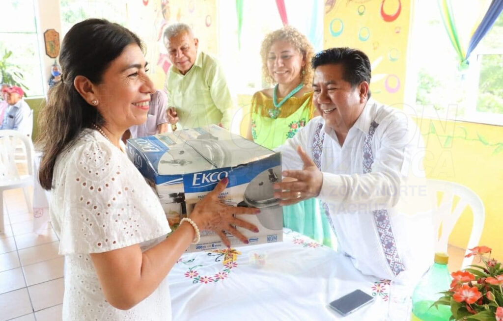 Reconocen a maestros jubilados papantecos