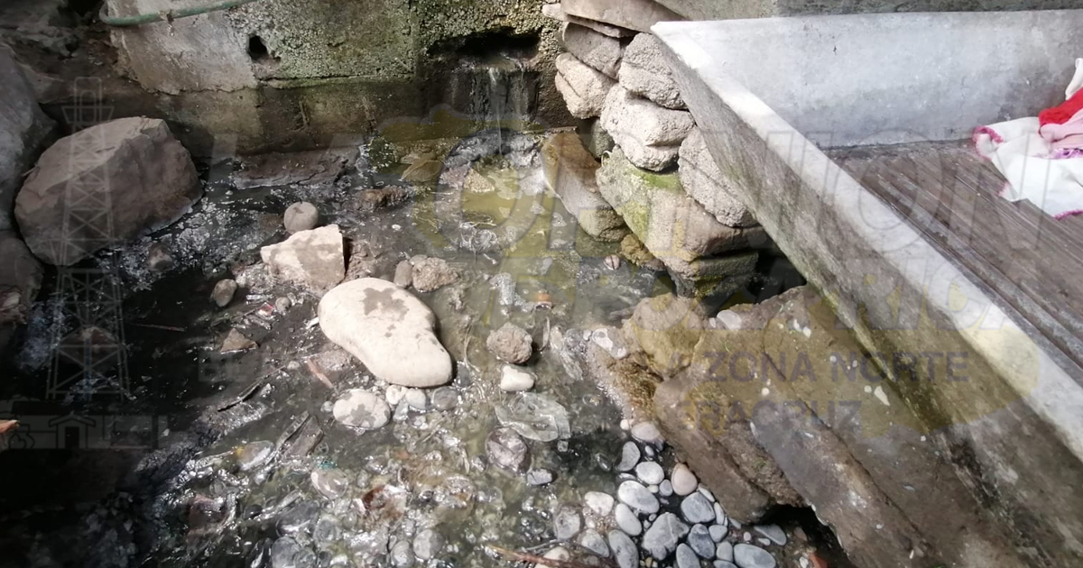 Familias viven sobre el drenaje; ya hay infantes enfermos