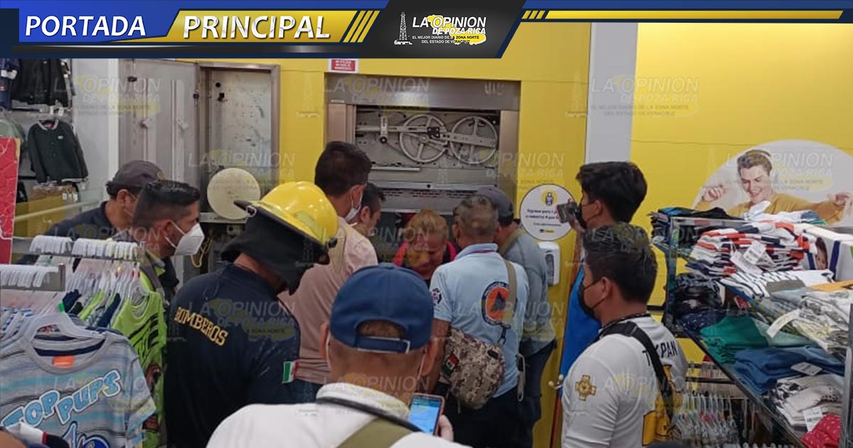 ¡Atrapadas en elevador de Coppel!