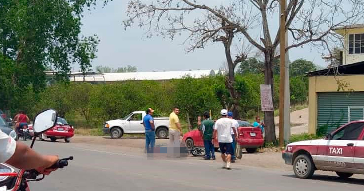 ¡Murió sobre su motocicleta!