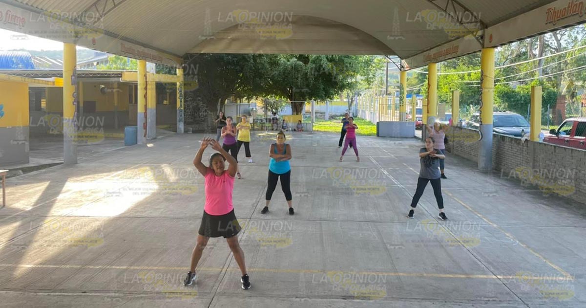 A través de clase de zumba se busca que la población adquiera hábitos saludables