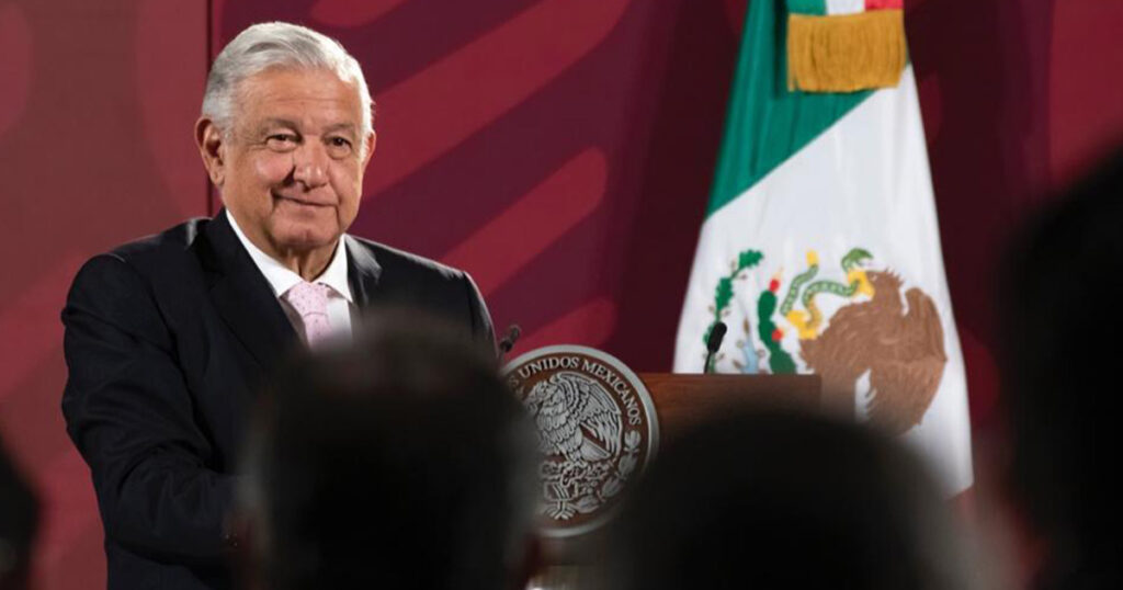 AMLO promete refinerías al 80%