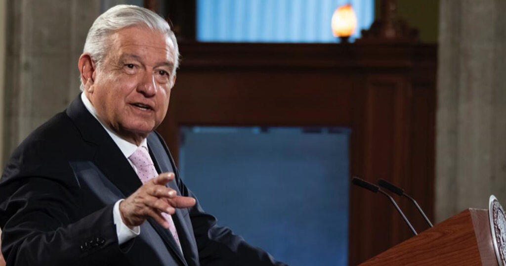 AMLO promete refinerías al 80%