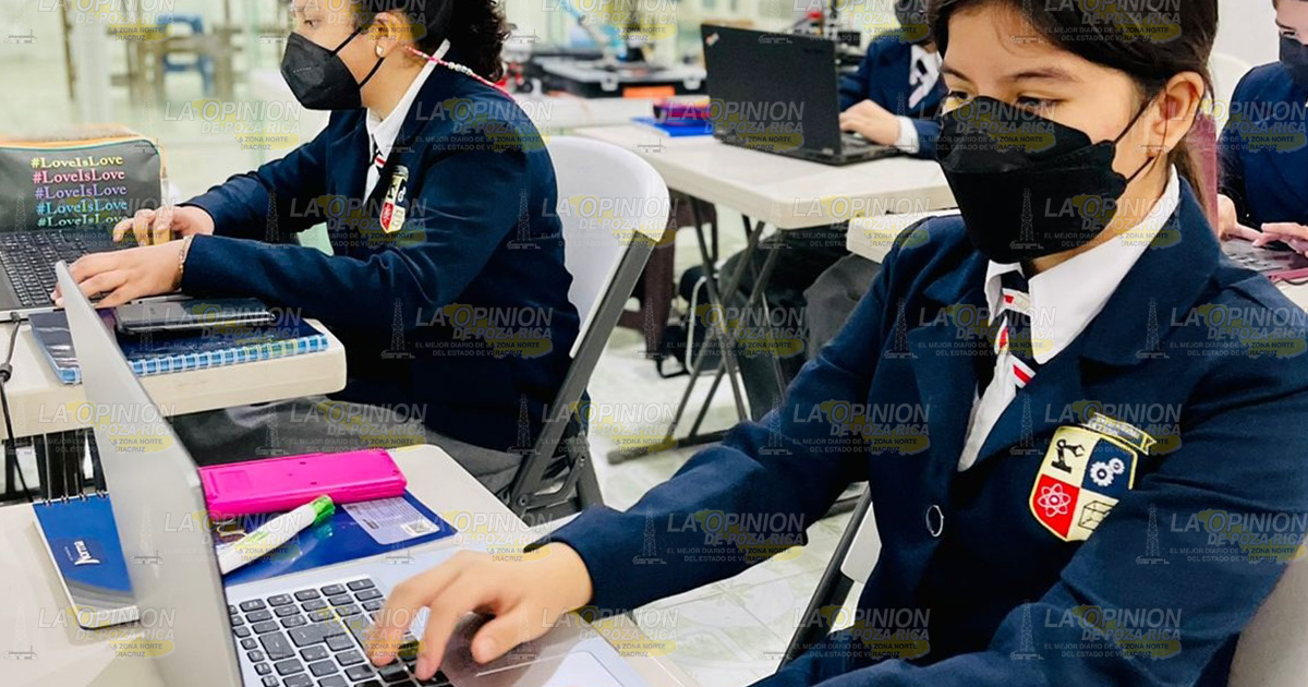 Alumna tuxpeña al Internacional de Robótica Alumna tuxpeña al Internacional de Robótica