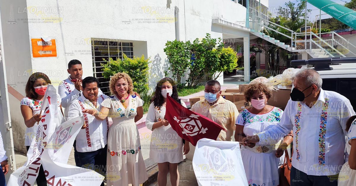 Alumnos beneficiados con desayunos escolares en Papantla Alumnos beneficiados con desayunos escolares en Papantla 2