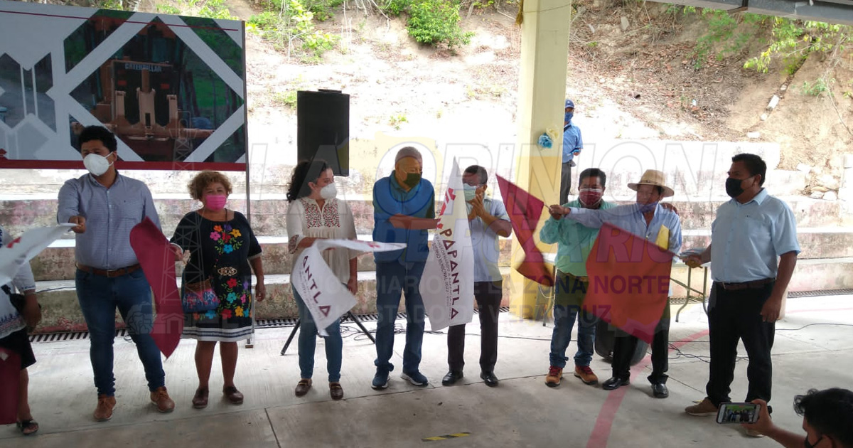 Dan banderazo de obras en Papantla