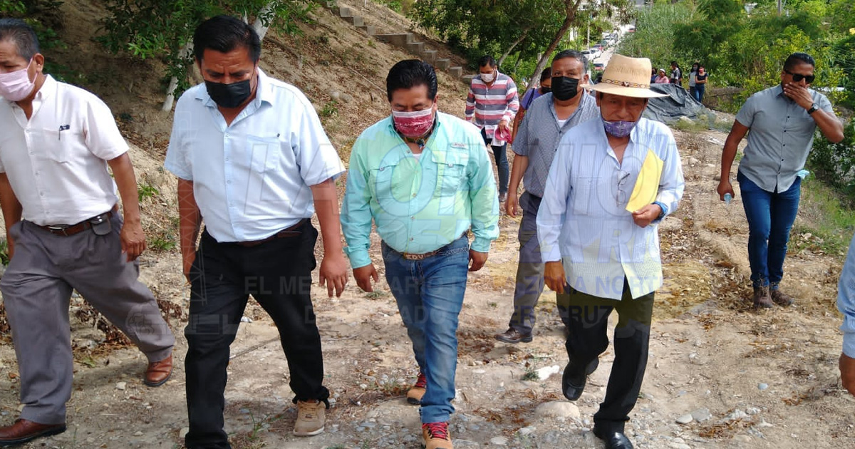 Dan banderazo de obras en Papantla
