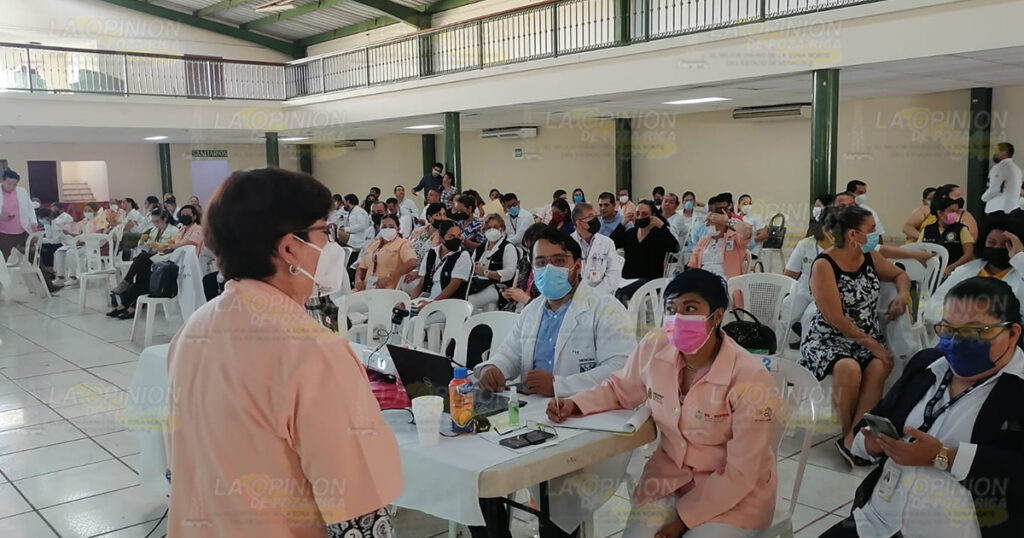 Capacitan a personal del Sector Salud de varios municipios, en Coatzintla