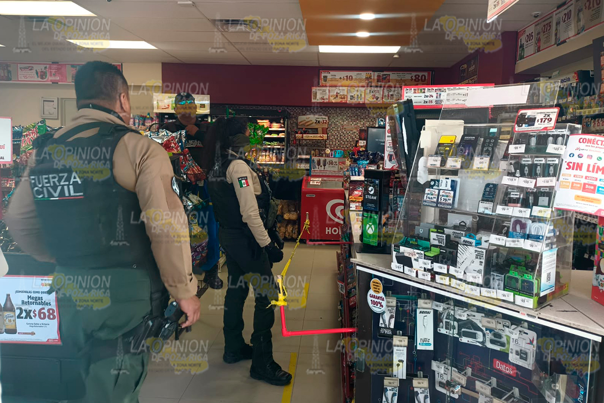 Delincuentes asaltan Oxxo en Tuxpan Delincuentes asaltan Oxxo en Tuxpan 2