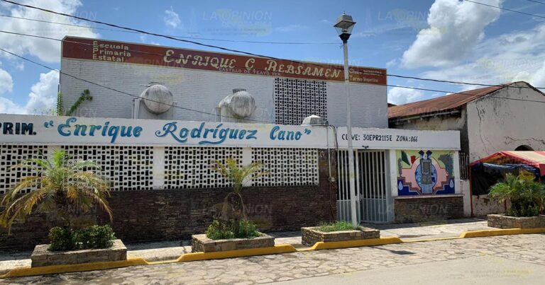 Escuelas buscan regularizar sus predios en Castillo de Teayo