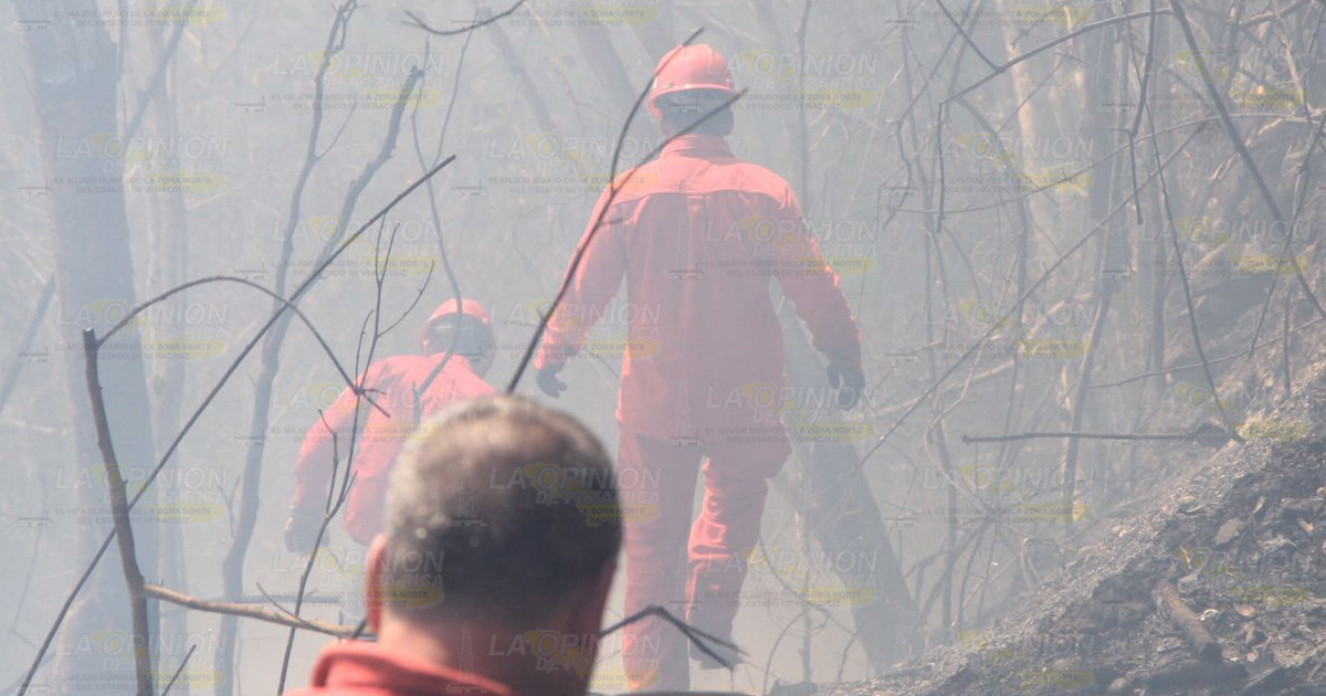 Explota ducto de Pemex en Cerro Grande Escolín