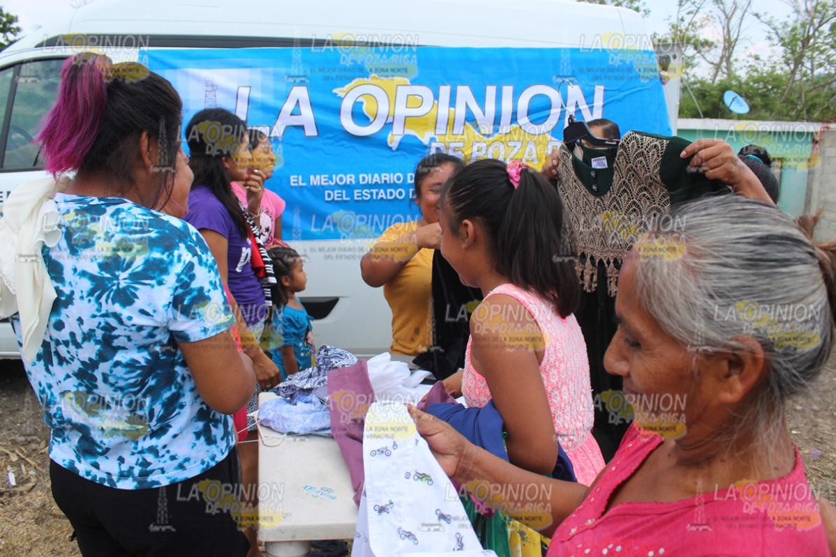 La Opinión entrega ropa a comunidades de Papantla La Opinión entrega ropa a comunidades de Papantla 8