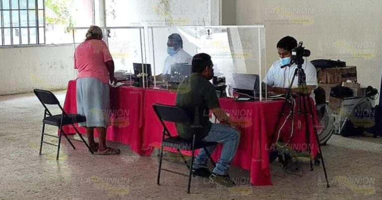 Llaman a habitantes a renovar sus credenciales en Castillo de Teayo