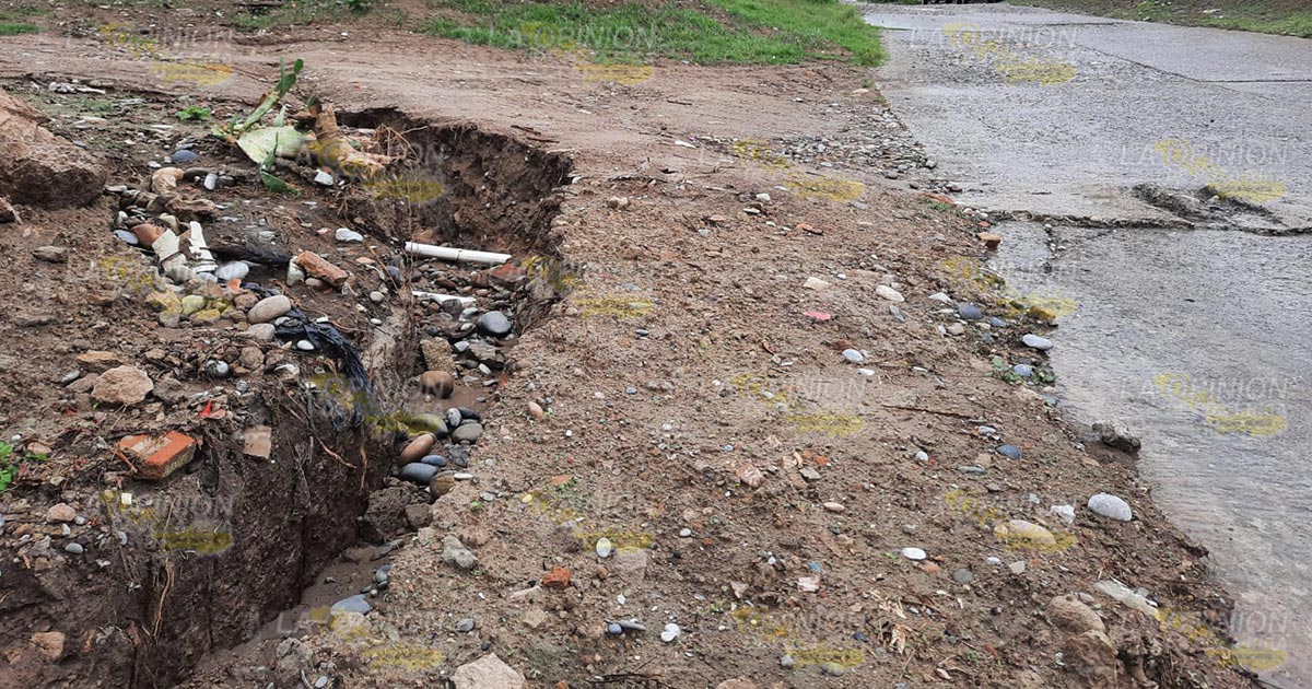 Lluvias ocasionan grietas en Agua Dulce, Papantla