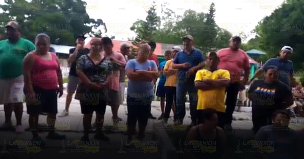 Maestro obliga a estudiantes a mostrarle sus genitales Maestro obliga a estudiantes a mostrarle sus genitales