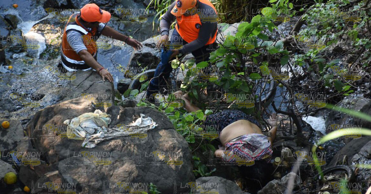 Mujer pierde la vida tras caer a barranco Mujer pierde la vida tras caer a barranco3