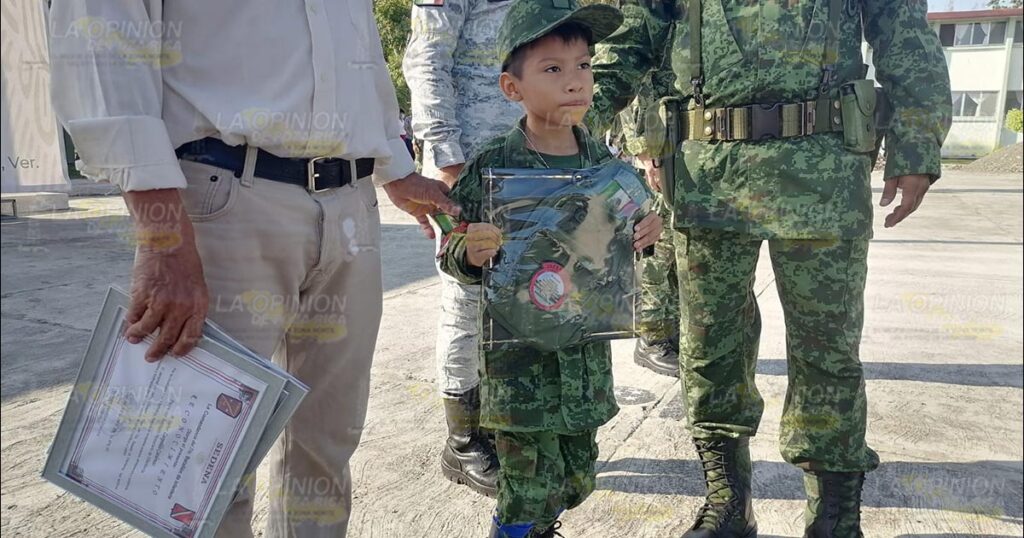 Niño de 7 años es distinguido como Soldado Honorario del 7° Batallón de Infantería