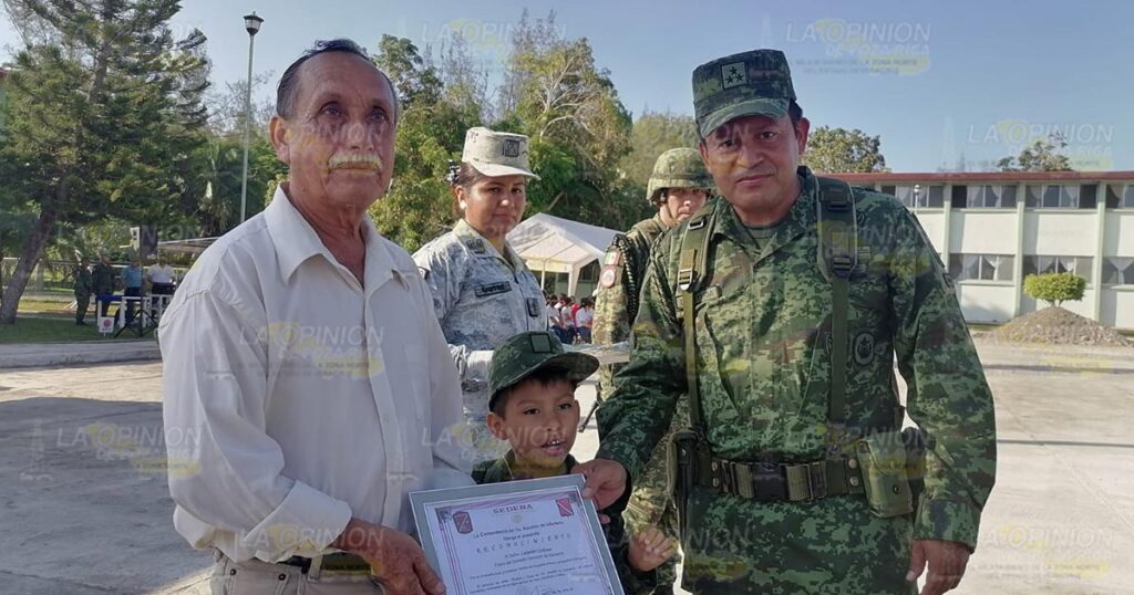 Niño de 7 años es distinguido como Soldado Honorario del 7° Batallón de Infantería