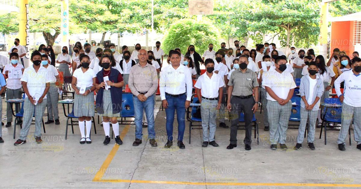 Ofrece IMJUVE platicas de orientación a los estudiantes Ofrece IMJUVE platicas de orientación a los estudiantes 2