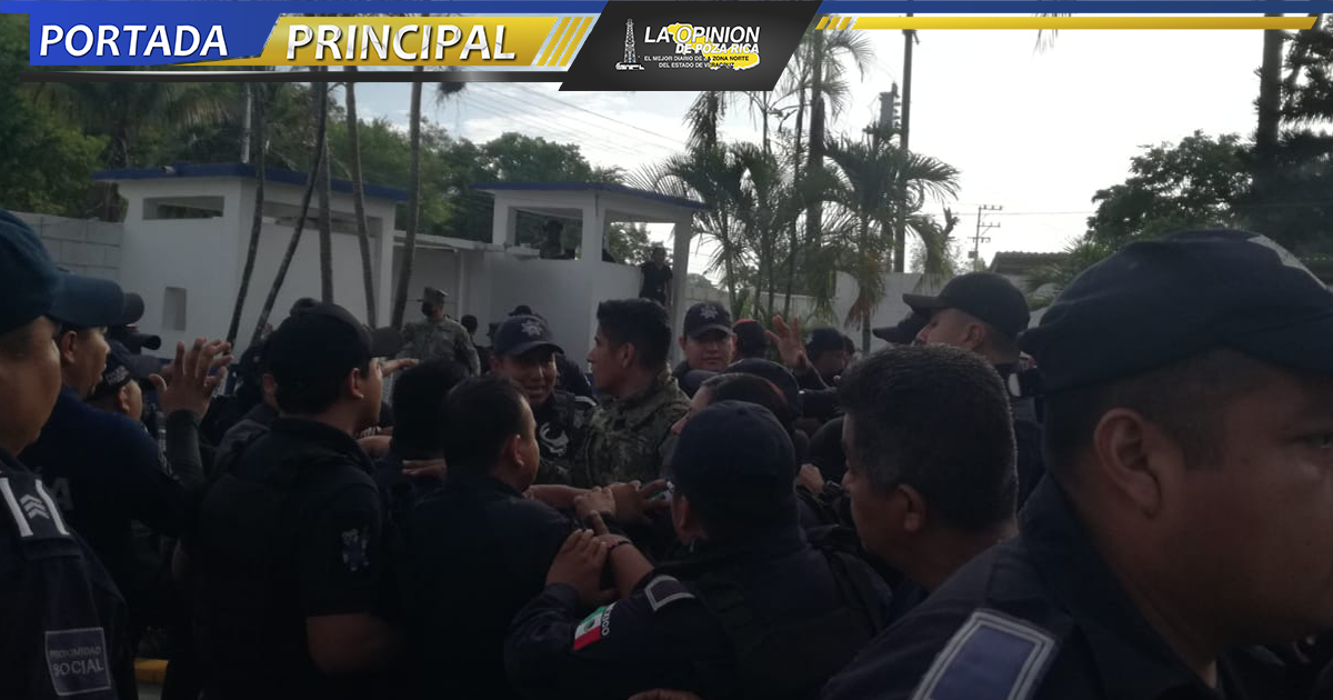 Marinos cortan cartucho a municipales en Tuxpan Marinos cortan cartucho a municipales en Tuxpan