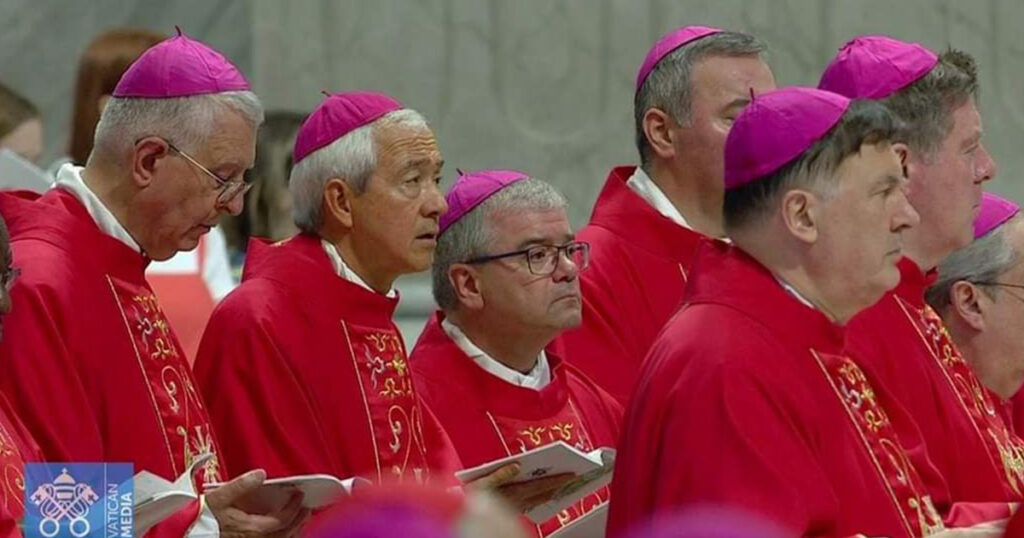 Papa Francisco entrega el Palio a Patrón Wong