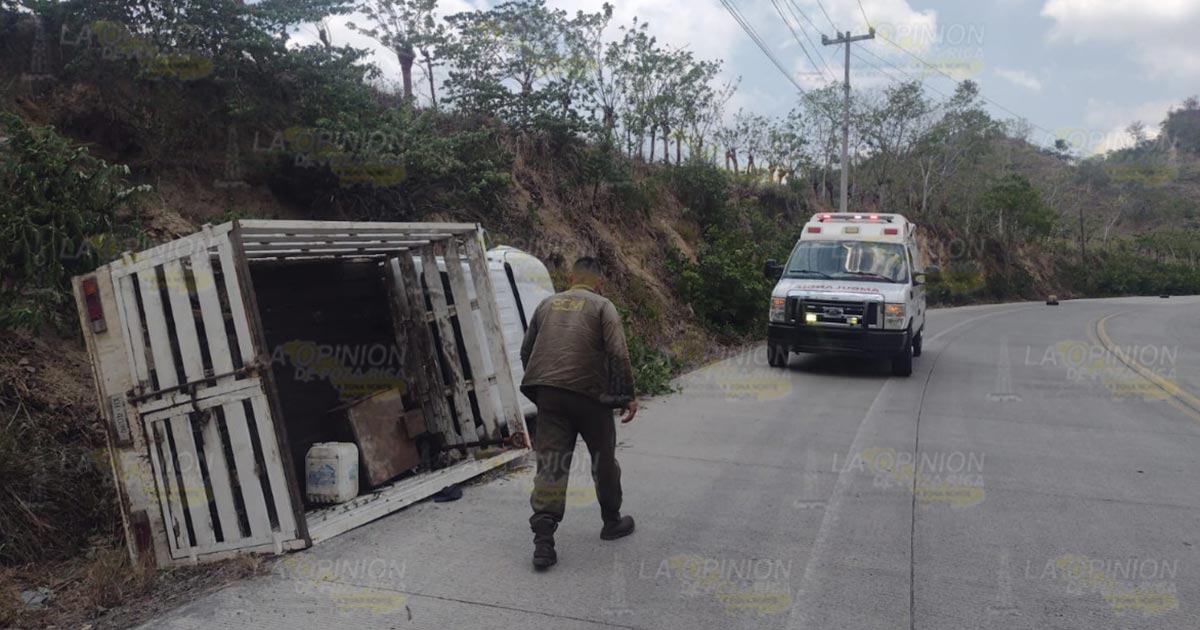 Vuelca camioneta en Papantla Vuelca camioneta en Papantla