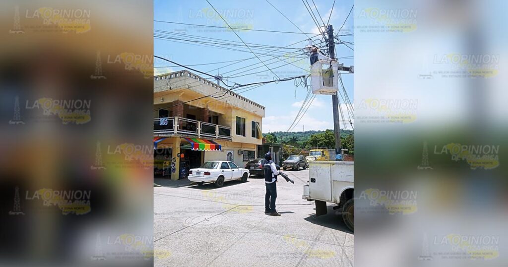 Rehabilitan lámparas en zonas afectadas por Grace