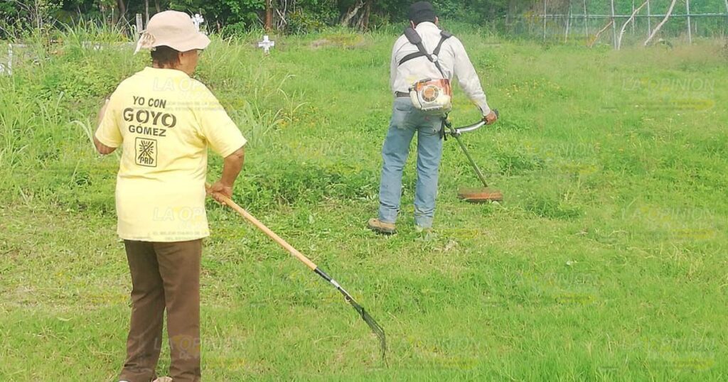 Dan mantenimiento a panteones municipales