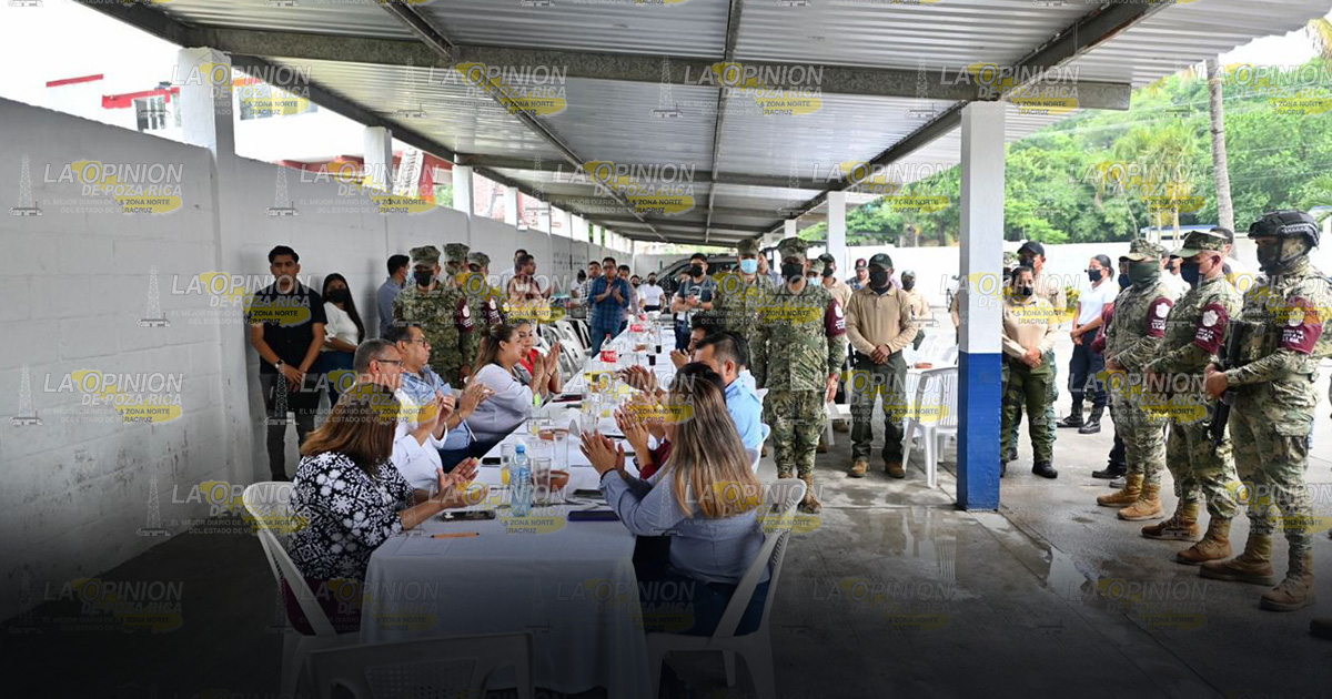 Alcalde ofreció desayuno a elementos encargados de la seguridad Alcalde ofreció desayuno a elementos encargados de la seguridad2