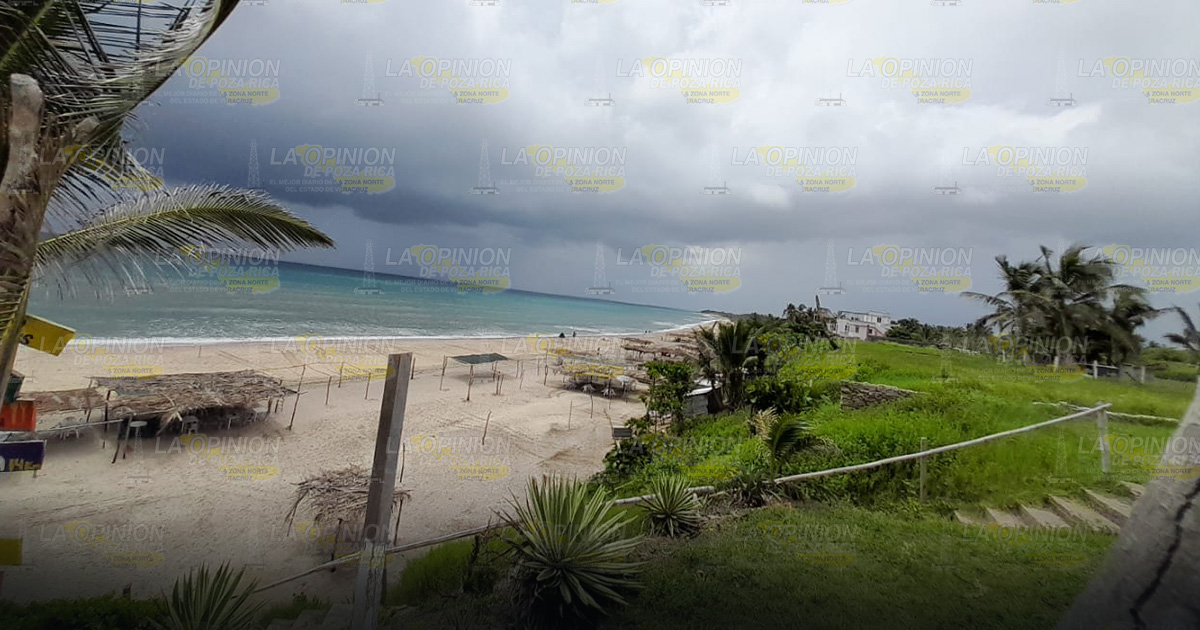De nada sirve que Cazones tenga hermosas playas, si sus caminos están destrozados
