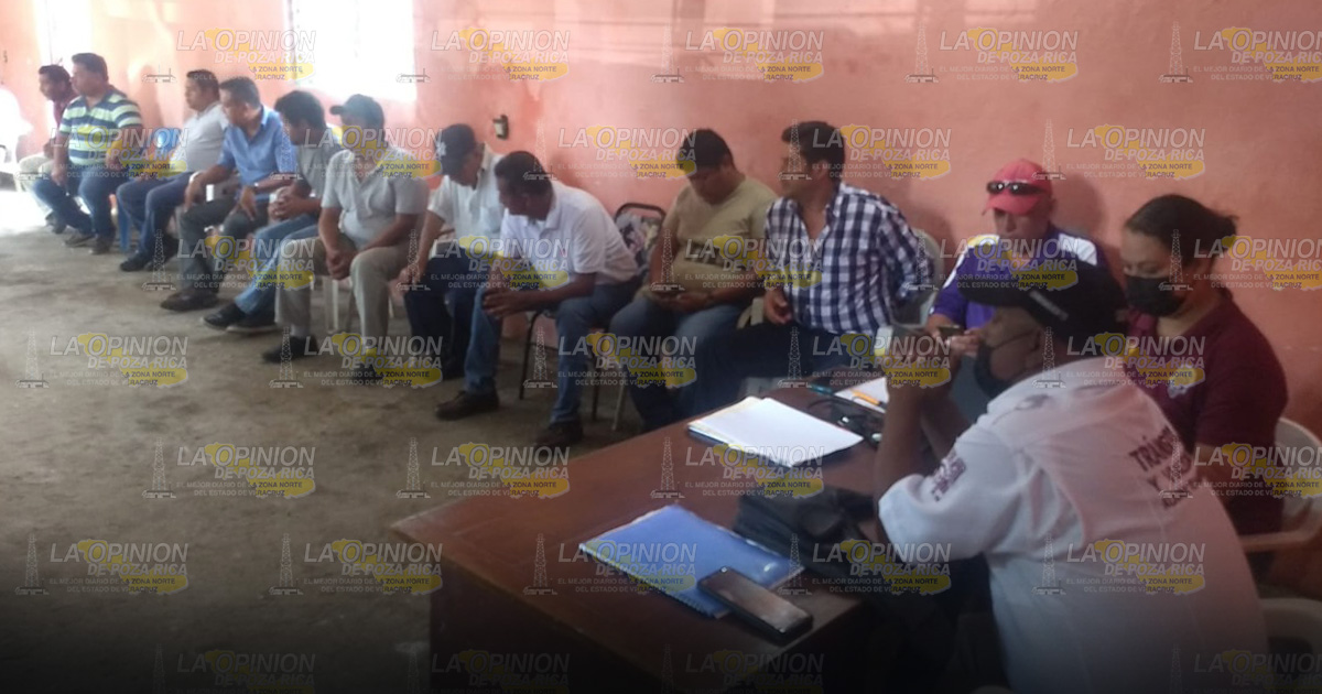 Dialogan Tránsito y taxistas de Álamo