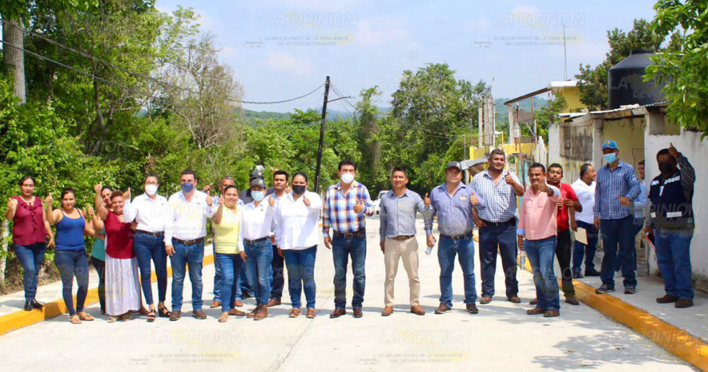 Inaugura Leobardo Gómez calle en Kilómetro 6