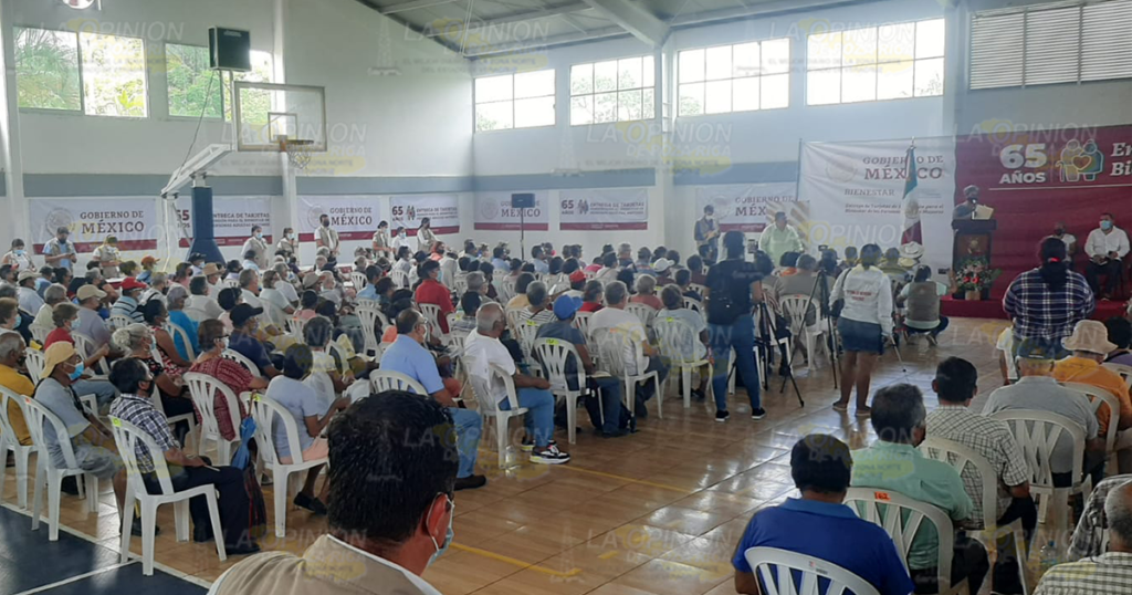 350 Tuxpeños más serán beneficiados a través del programa 65 y más