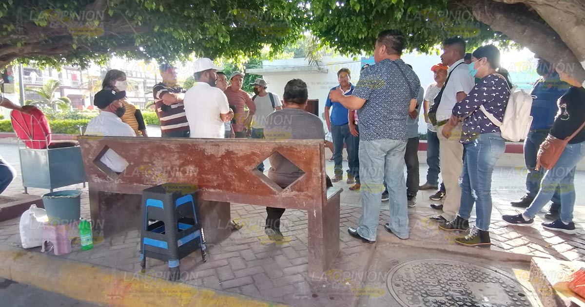 Empiezan las movilizaciones contra el alcalde de Cazones Empiezan las movilizaciones contra el alcalde de Cazones