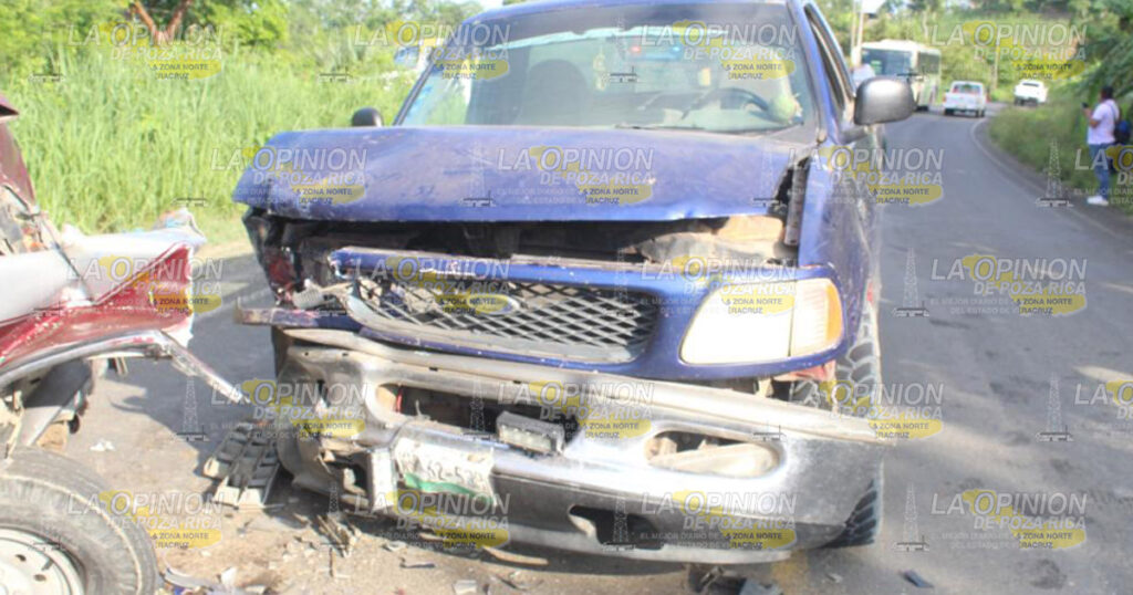 ¡Encontronazo de camionetas!