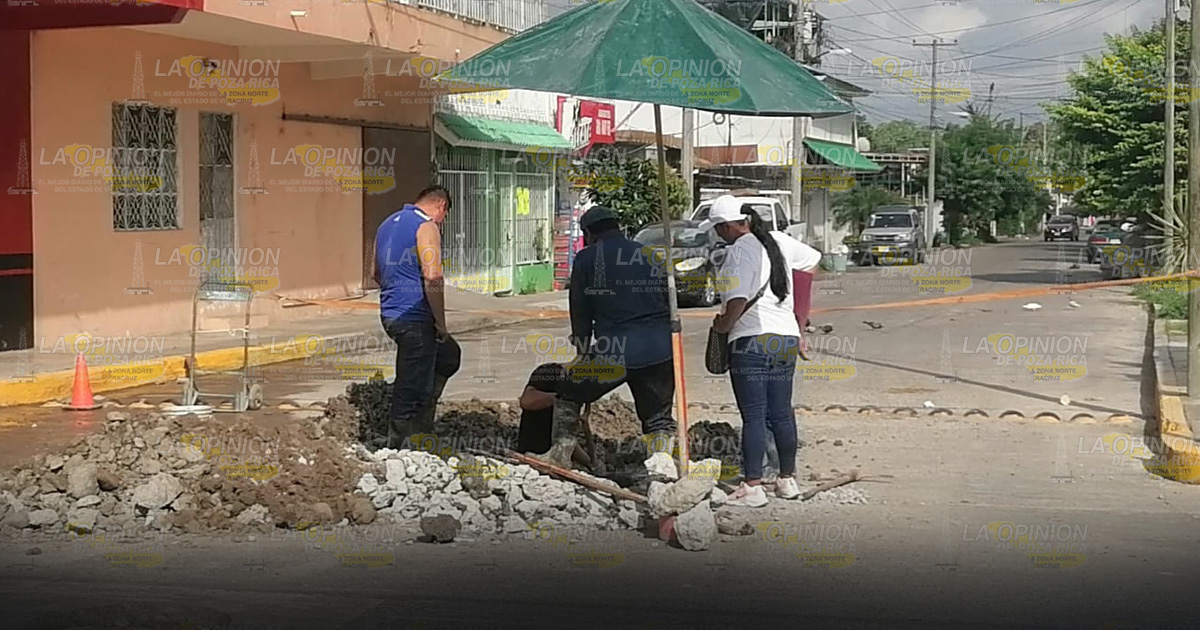 Otra vez, CAEV rompe tramos de concreto en una calle de La Ruiz, Coatzintla Otra vez, CAEV rompe tramos de concreto en una calle de La Ruiz, Coatzintla