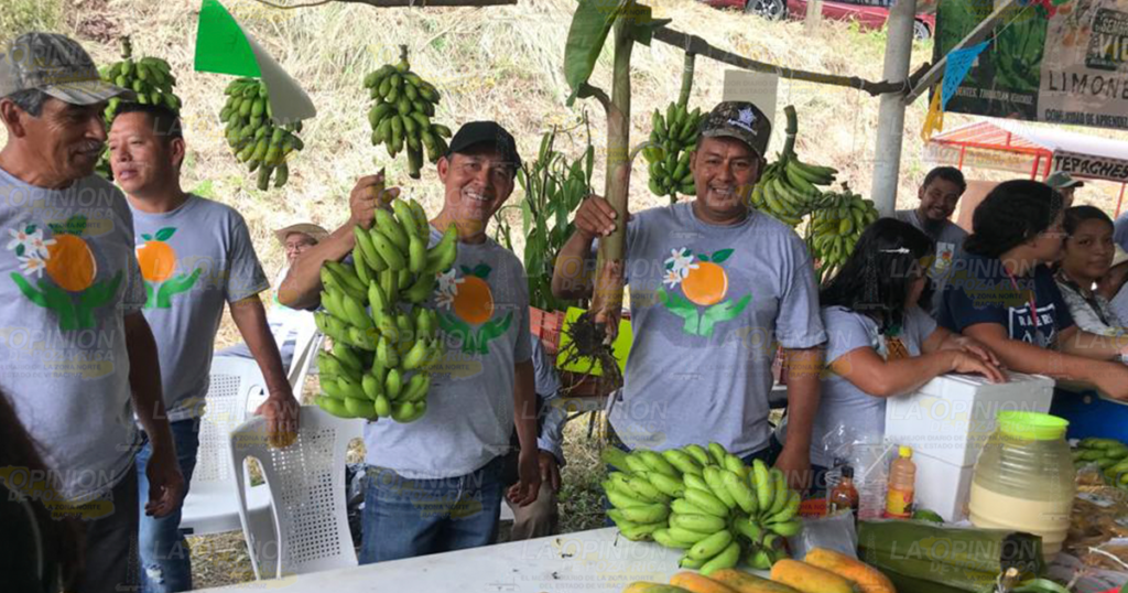 Campesinos exponen en Feria del Sembrador