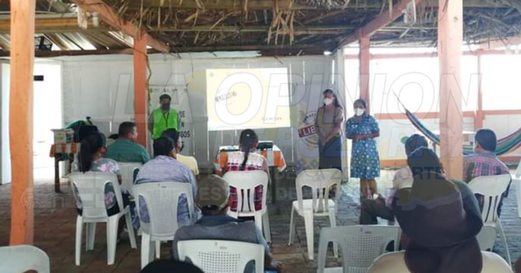 Capacitan a prestadores de servicios