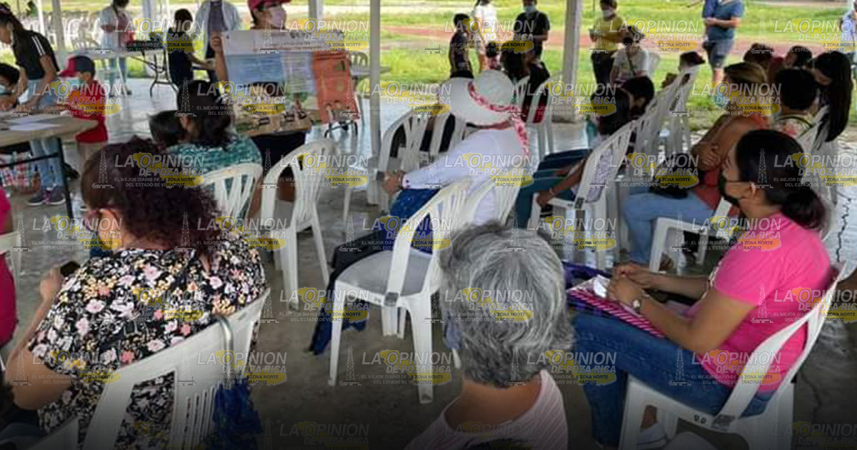 Padres de familia protegen a sus hijos contra el COVID-19 Padres de familia protegen a sus hijos contra el COVID-192