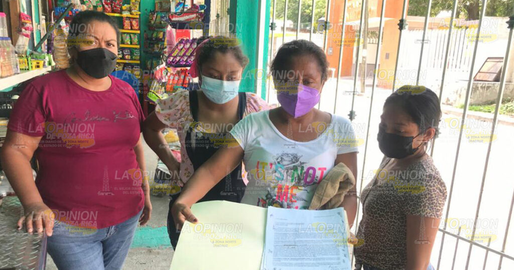 Exigen destitución de directora