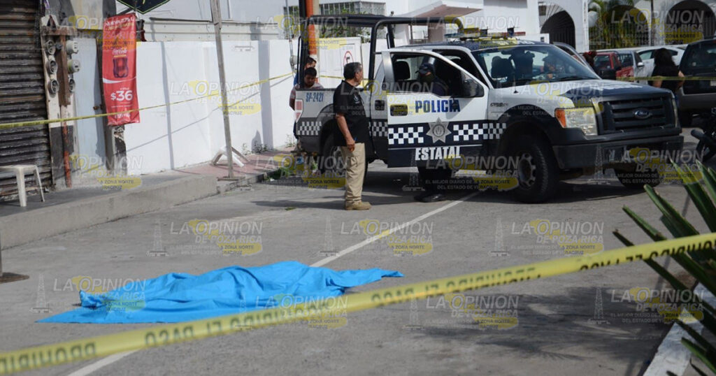 Se mató aventándose del tercer piso