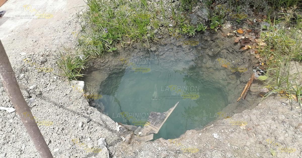Muchas familias no tienen agua y en la Ruiz, Coatzintla, una fuga lleva más de 6 meses sin ser reparada Muchas familias no tienen agua y en la Ruiz, Coatzintla, una fuga lleva más de 6 meses sin ser reparada