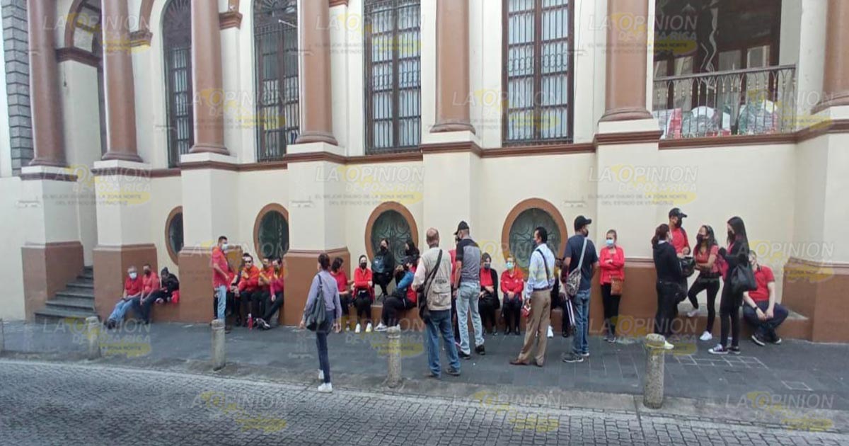 Oficinas de Teléfonos de México (Telmex) amanecieron en paro por parte de trabajadores sindicalizados, en protesta por las violaciones al contrato colectivo de