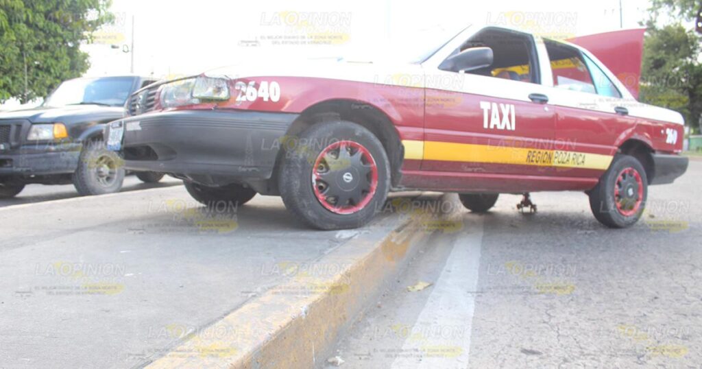 Desquiciado chofer montó taxi en el camellón central
