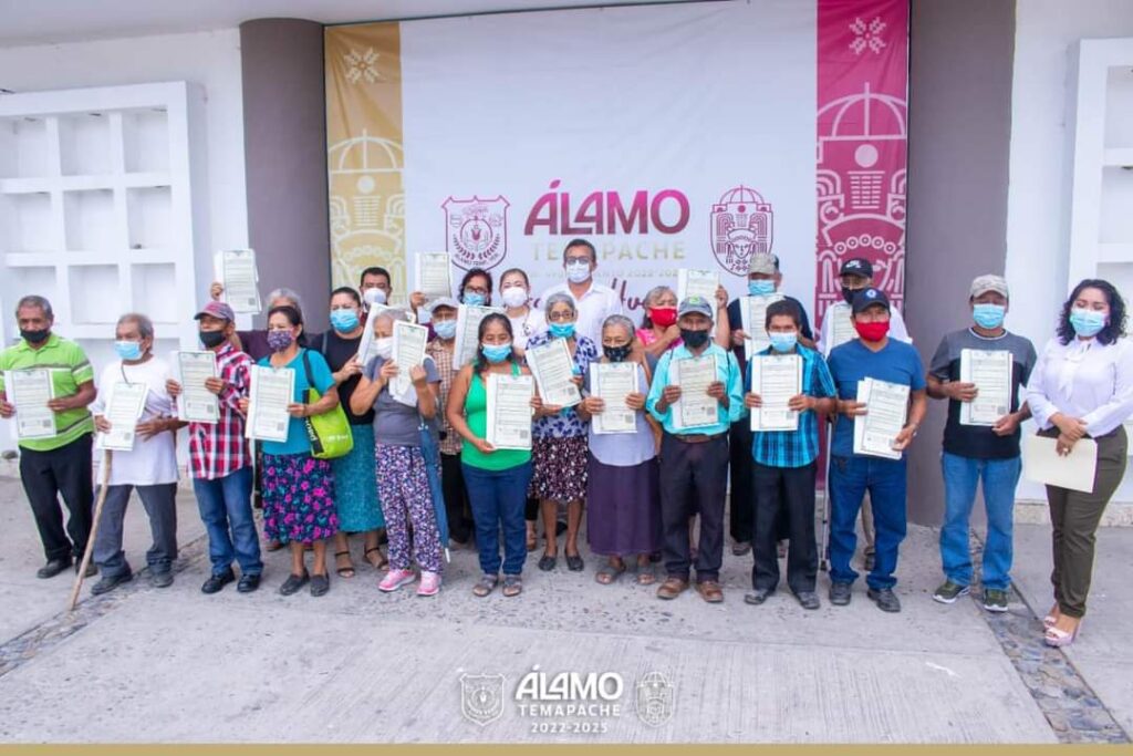 Entregan 21 actas de nacimiento extemporáneas