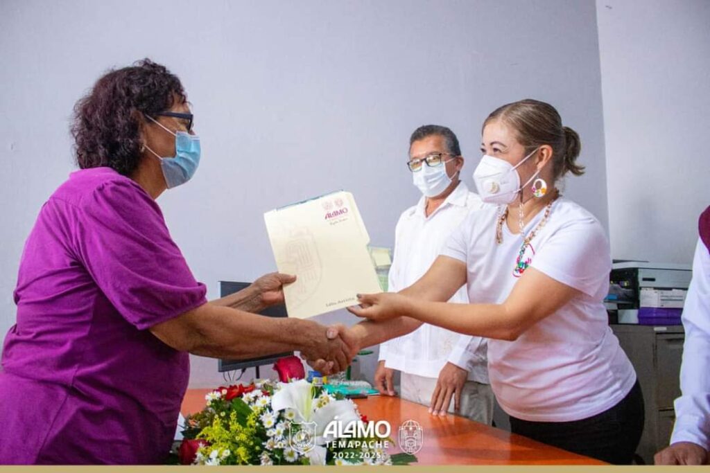 Entregan 21 actas de nacimiento extemporáneas