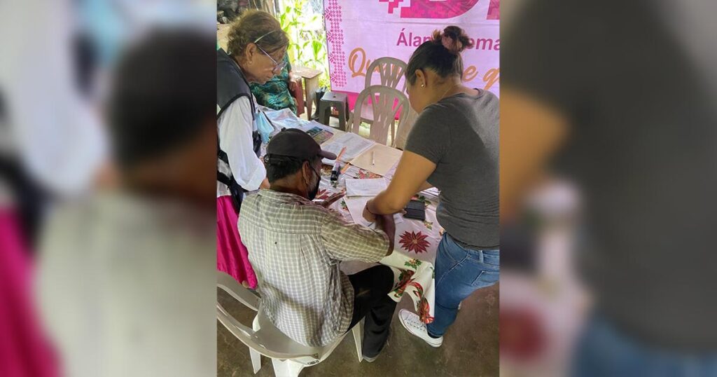 Credencializan a los mayores de 60 años