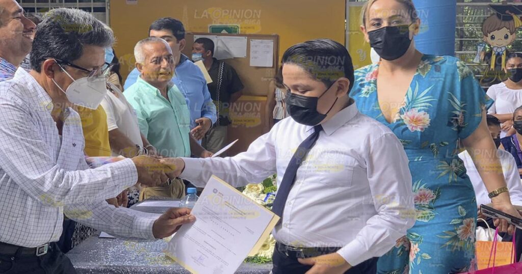 Concluyen clases con 10% de bajas en matrícula