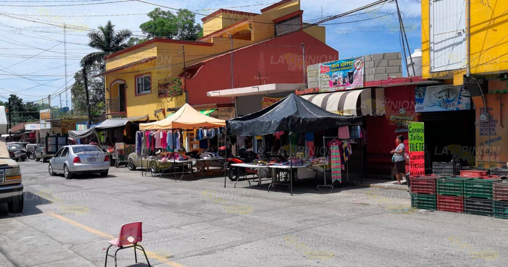 Exigen el retiro de comercios ambulantes, de la zona centro